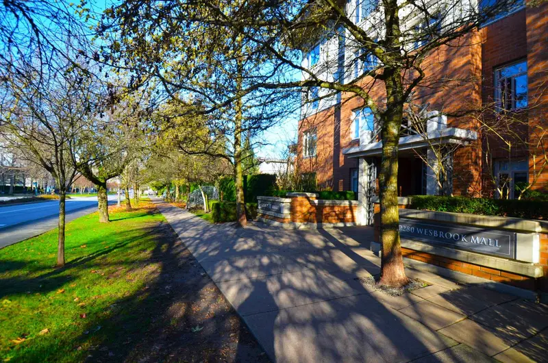 419 2280 WESBROOK MALL - photo 4 of 25