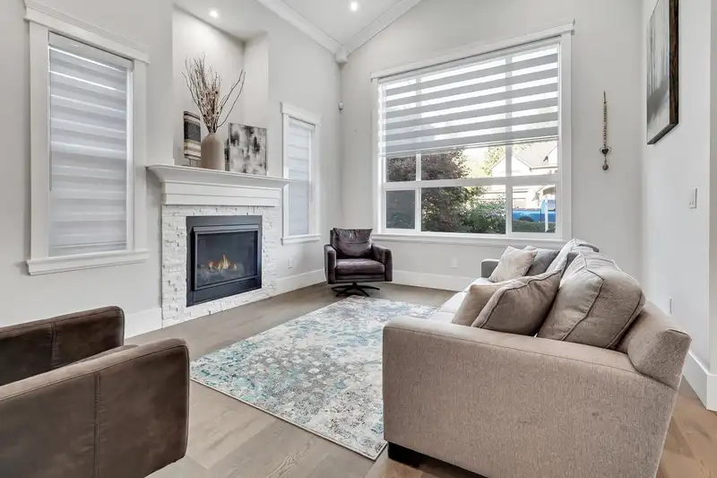 2285 124 STREET - photo 2 of 39