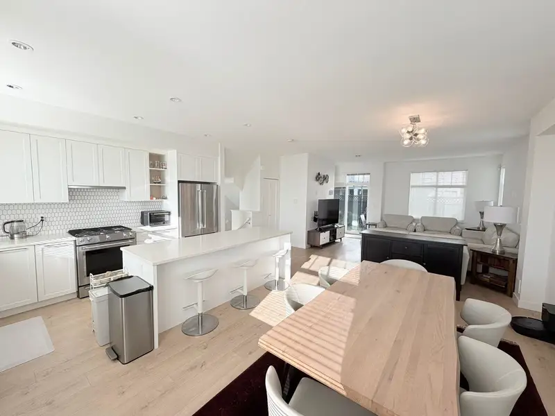 162 3565 BAYCREST AVENUE - photo 4 of 20