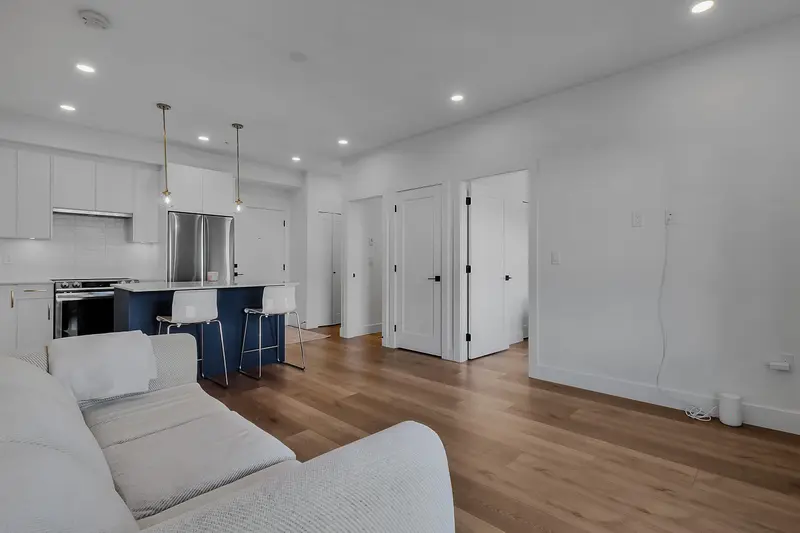 207 20282 72B AVENUE - photo 3 of 25