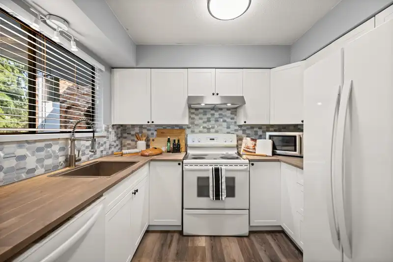 204 1544 FIR STREET - photo 3 of 31