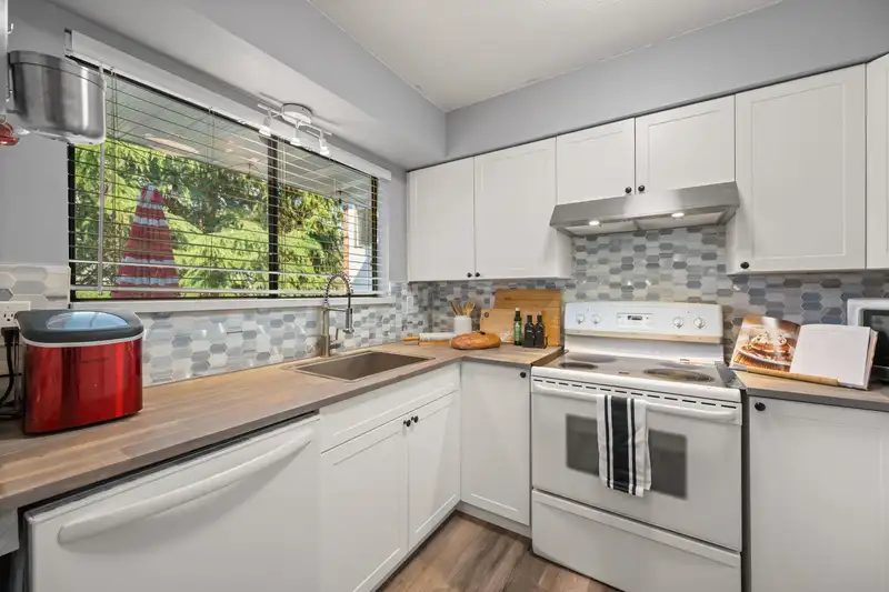 204 1544 FIR STREET - photo 4 of 31