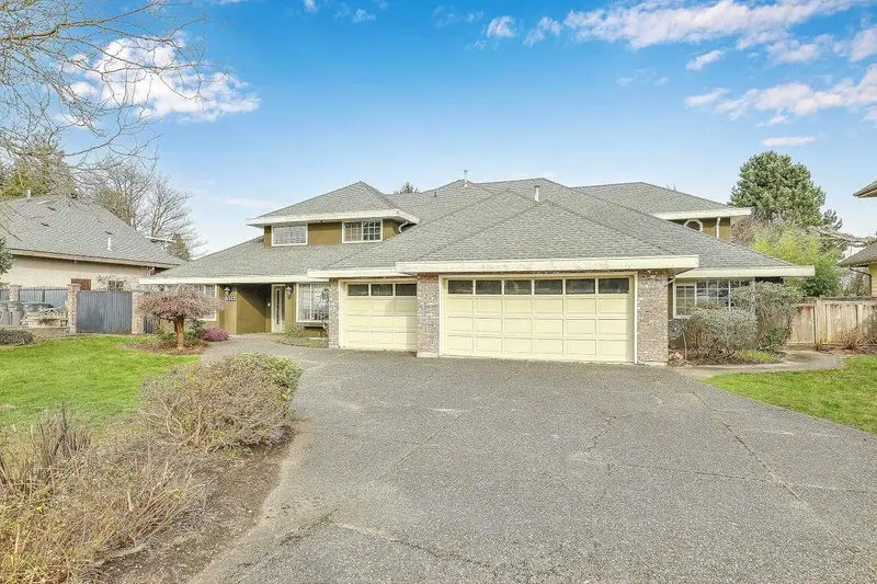 9312 163 STREET - photo 2 of 25