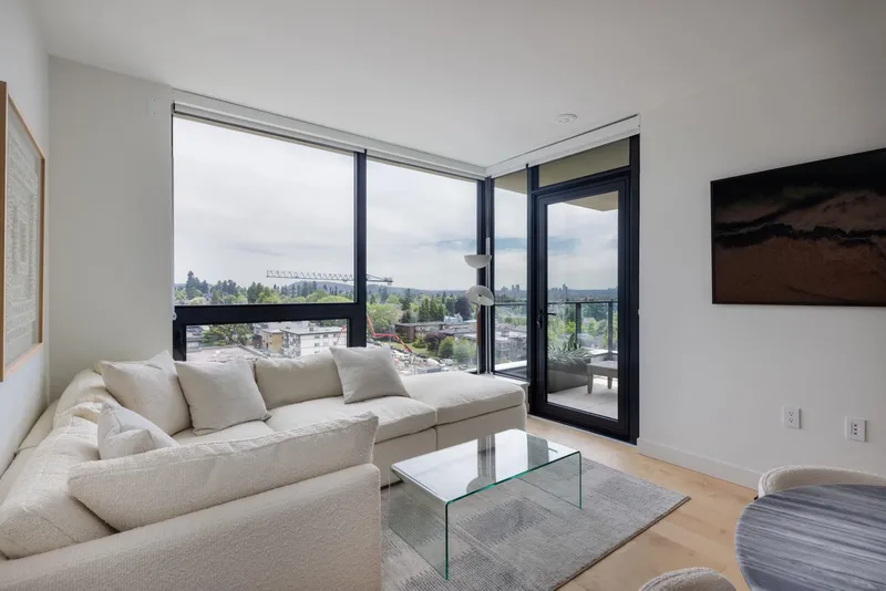 901 135 E 13TH STREET - photo 3 of 23