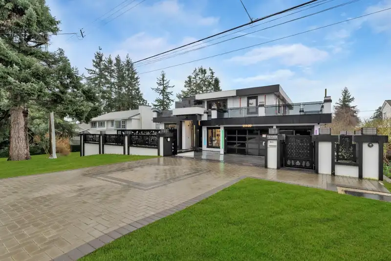 15460 SEMIAHMOO AVENUE - photo 1 of 40