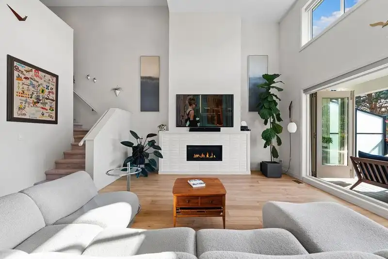 15541 OXENHAM AVENUE - photo 3 of 39
