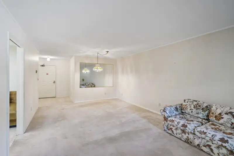 405 1350 VIDAL STREET - photo 4 of 40