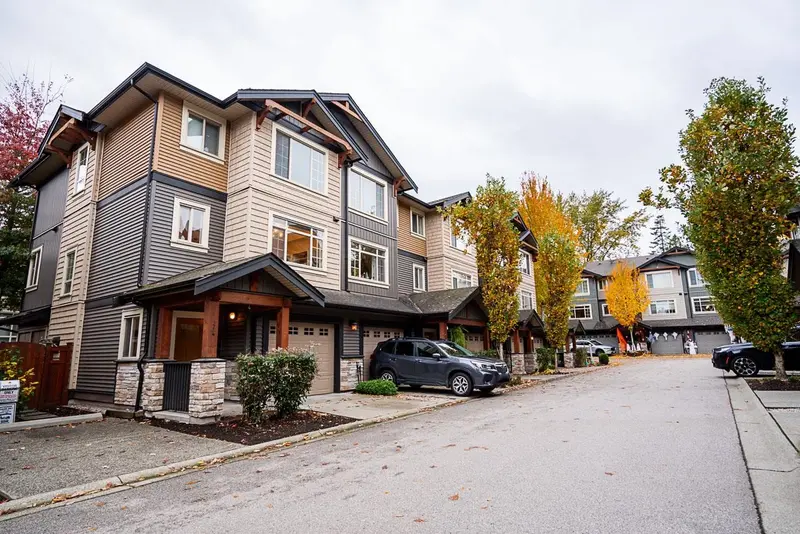 74 11305 240 STREET - photo 2 of 25