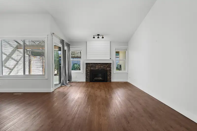 1 1848 SOUTHMERE CRESCENT - photo 4 of 39