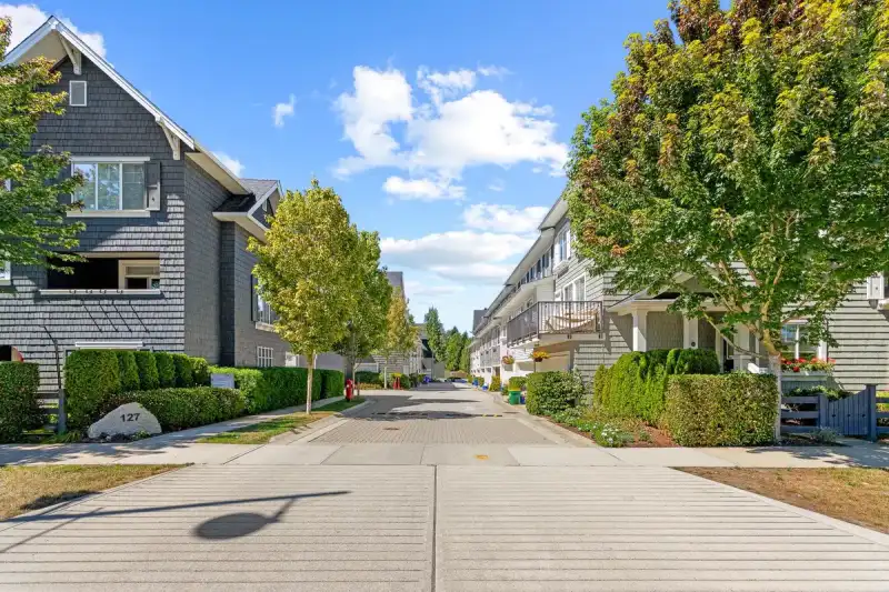30 127 172 STREET - photo 1 of 30