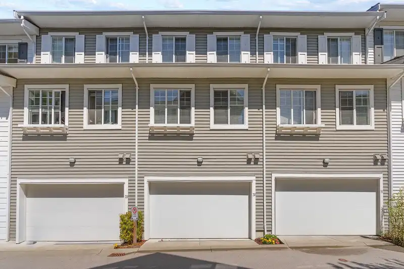 30 127 172 STREET - photo 2 of 30