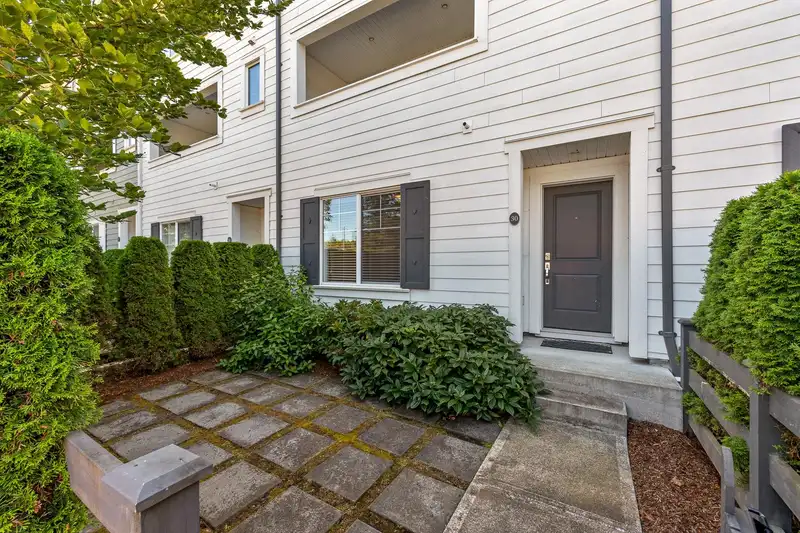 30 127 172 STREET - photo 3 of 30