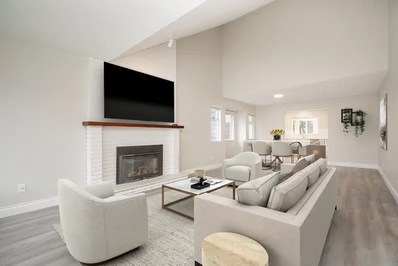 13015 SUMMERHILL CRESCENT - photo 2 of 23
