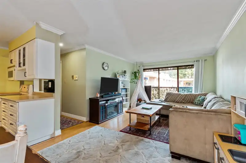 317 1442 BLACKWOOD STREET - photo 2 of 15
