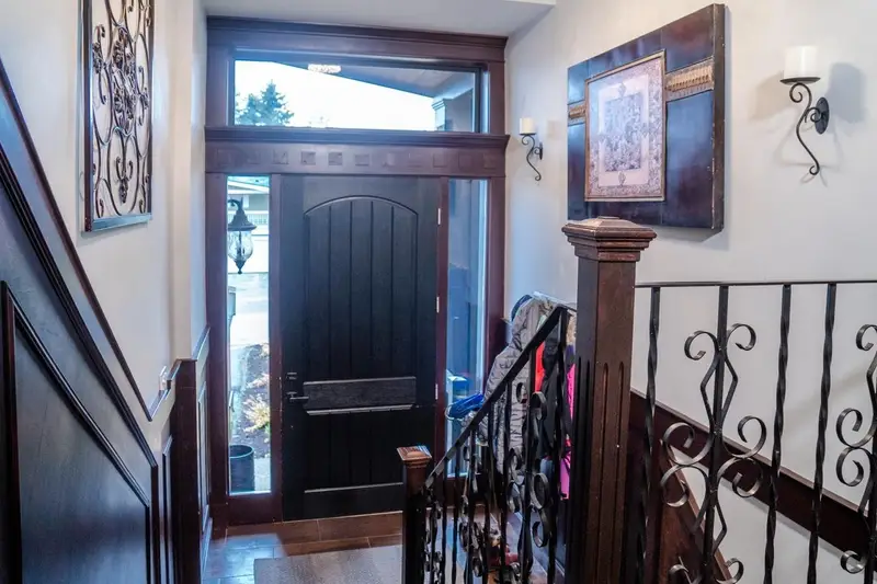 1190 AUGUSTA AVENUE - photo 2 of 25