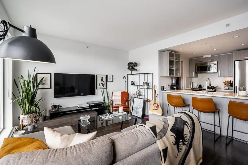 1110 933 E HASTINGS STREET - photo 3 of 21