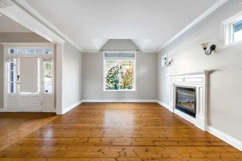 2868 139 STREET - photo 2 of 33