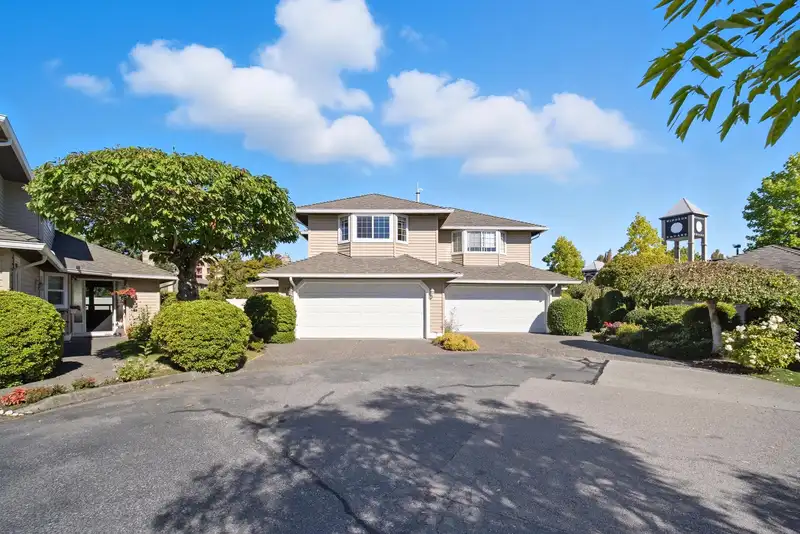 118 15121 19 AVENUE - photo 1 of 28