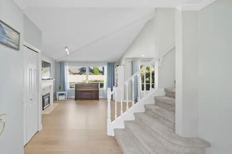 118 15121 19 AVENUE - photo 4 of 28