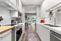 303 1322 MARTIN STREET - thumbnail 2
