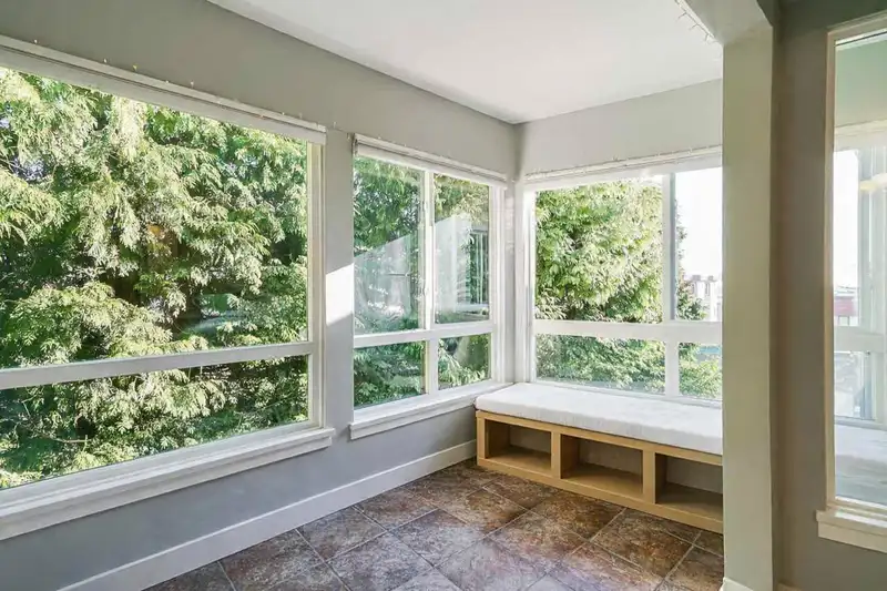 303 1322 MARTIN STREET - photo 4 of 34