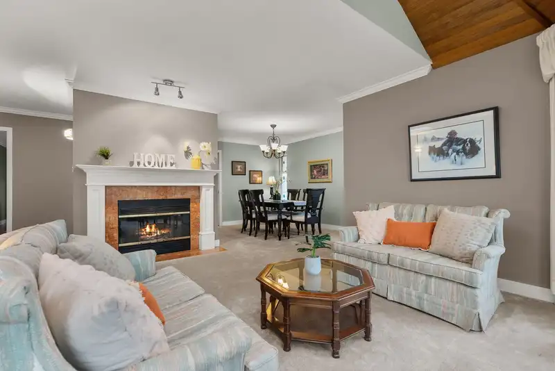 1694 143B STREET - photo 2 of 34