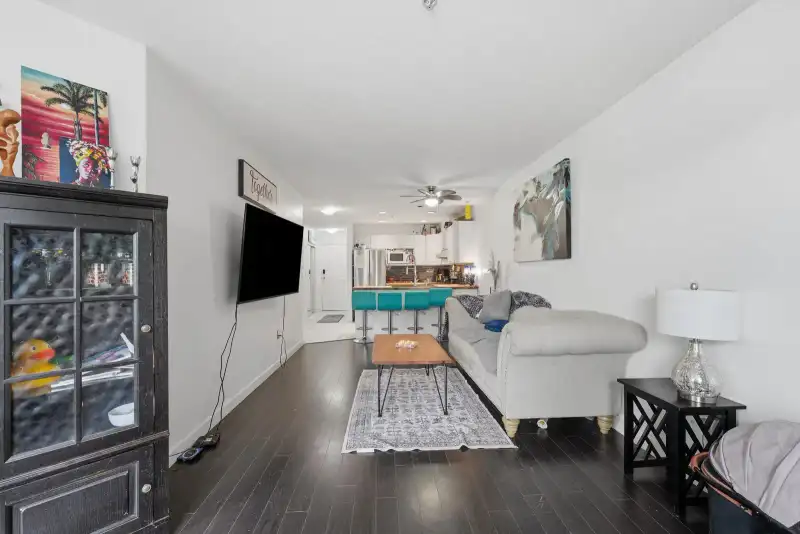 105 1153 VIDAL STREET - photo 3 of 25