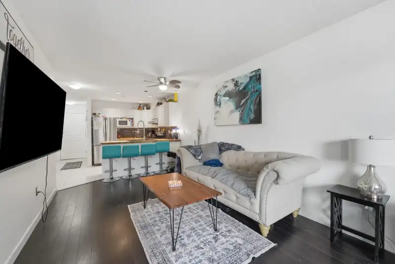 105 1153 VIDAL STREET - photo 4 of 25