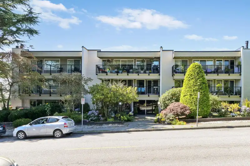 102 1351 MARTIN STREET - photo 2 of 26