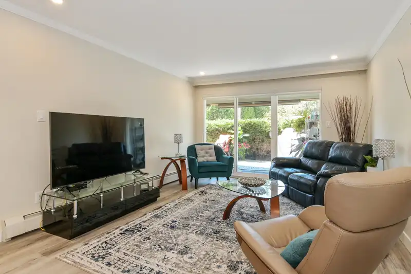 102 1351 MARTIN STREET - photo 4 of 26