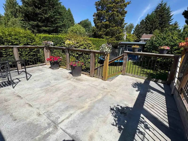 15847 RUSSELL AVENUE - photo 2 of 16