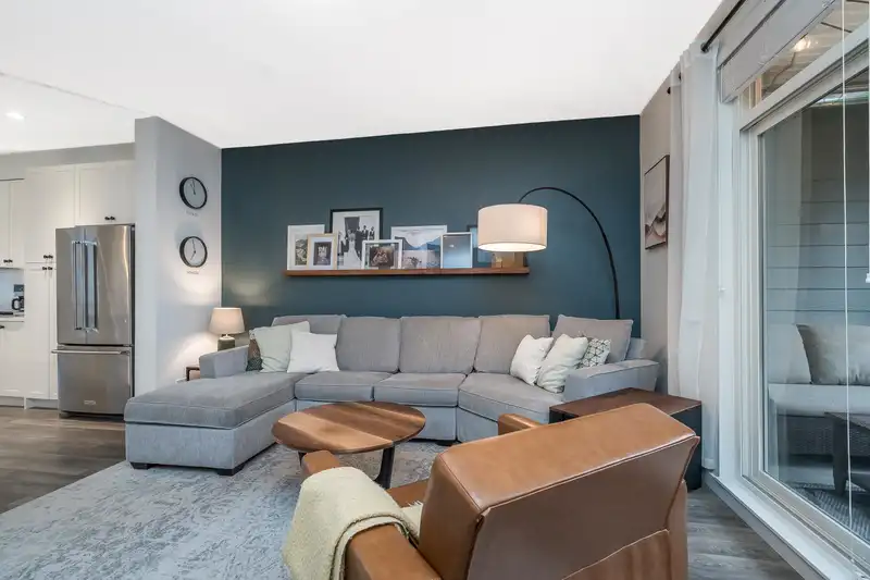 35 16357 15 AVENUE - photo 3 of 38