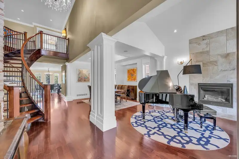 16231 31 AVENUE - photo 1 of 40