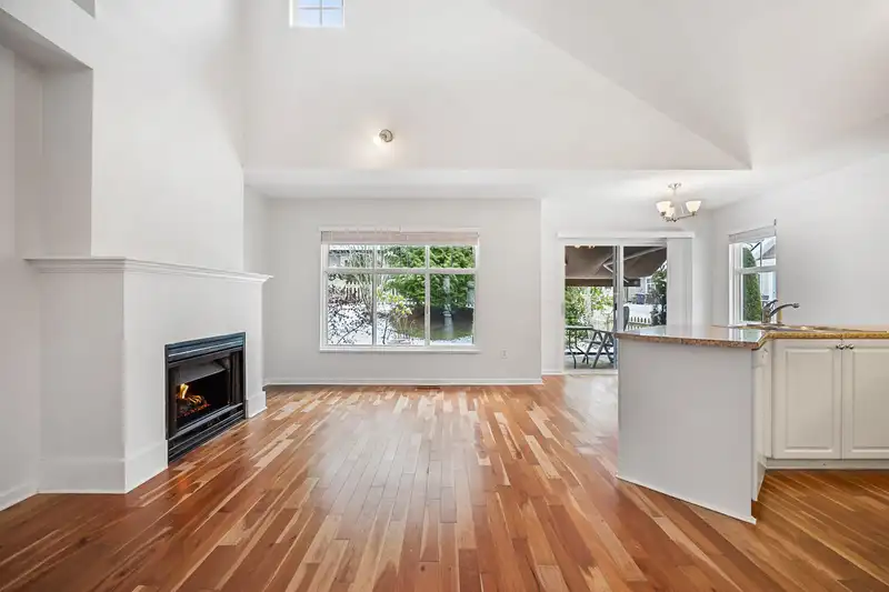 10 14877 33 AVENUE - photo 3 of 33