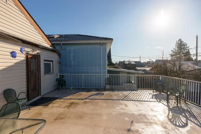 1266 E KING EDWARD AVENUE - photo 3 of 16