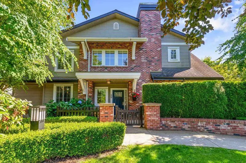 174 2450 161A STREET - photo 1 of 40