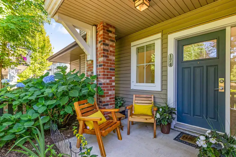 174 2450 161A STREET - photo 2 of 40