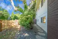 1368 129A STREET - thumbnail 16