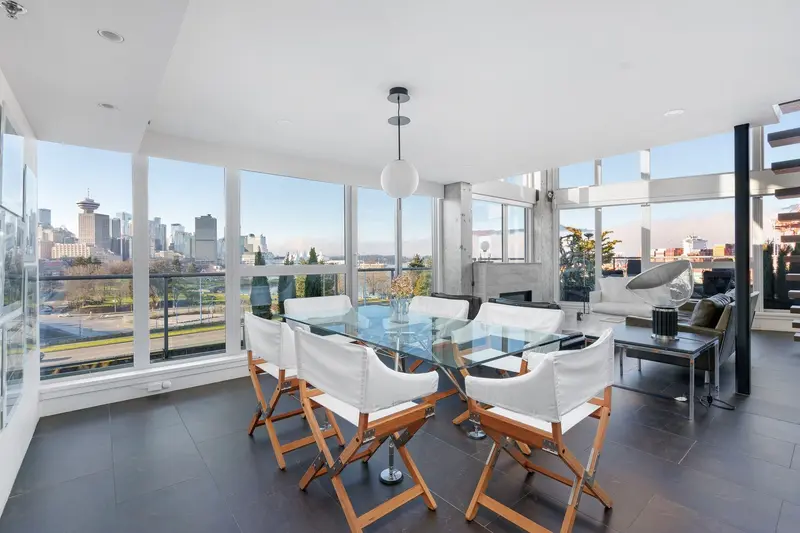 624 289 ALEXANDER STREET - photo 3 of 17