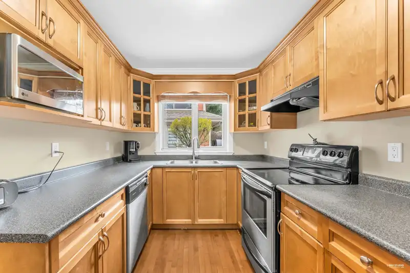 4 14921 THRIFT AVENUE - photo 3 of 22