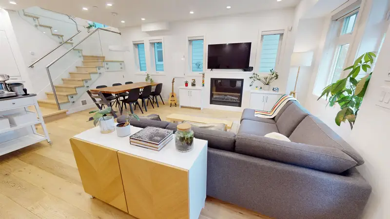 1260 E 14TH AVENUE - photo 4 of 21