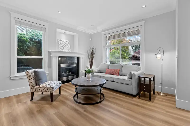 15091 34 AVENUE - photo 4 of 40