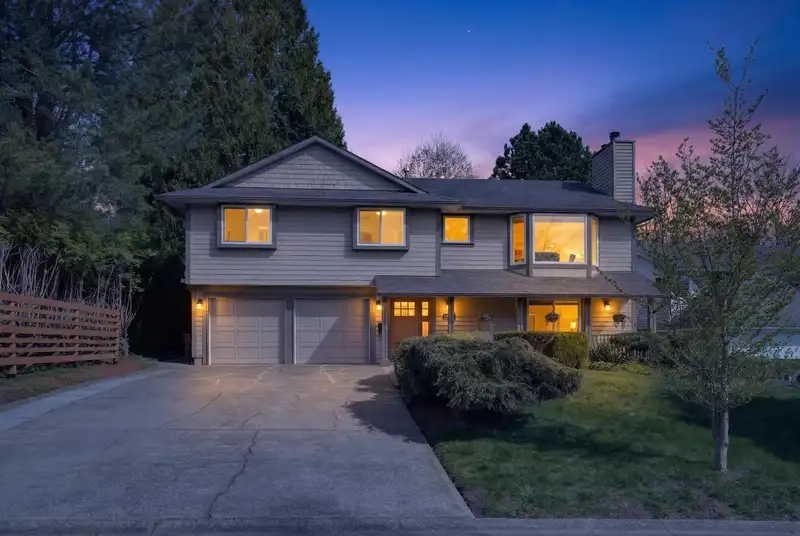 16057 10A AVENUE - photo 2 of 40