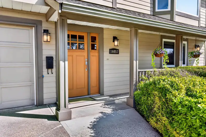 16057 10A AVENUE - photo 4 of 40