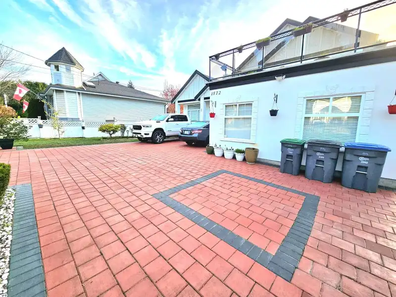 1572 160 STREET - photo 4 of 40