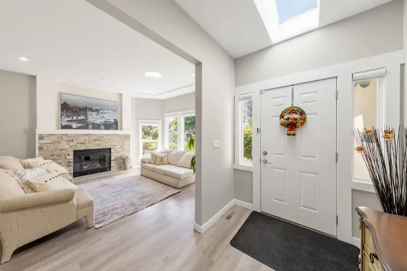 14917 24A AVENUE - photo 4 of 35