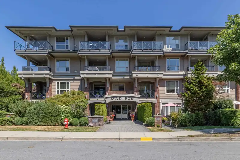 109 15357 17A AVENUE - photo 1 of 33