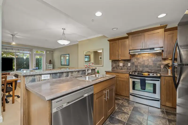 109 15357 17A AVENUE - photo 2 of 33