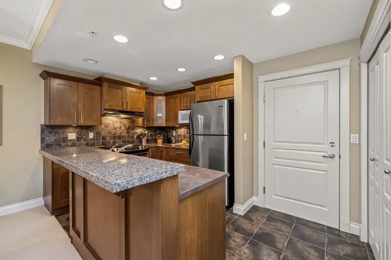 109 15357 17A AVENUE - photo 3 of 33