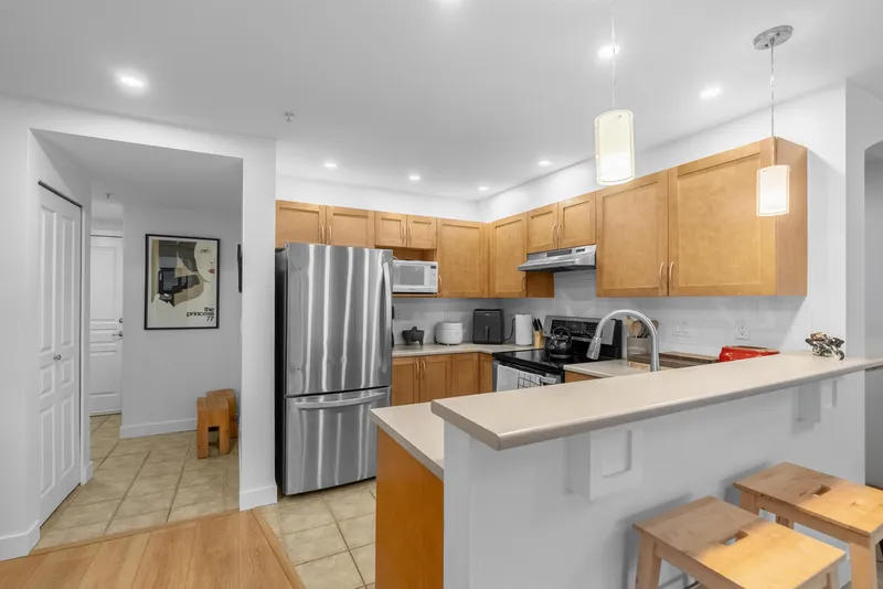 302 333 E 1ST STREET - photo 1 of 20